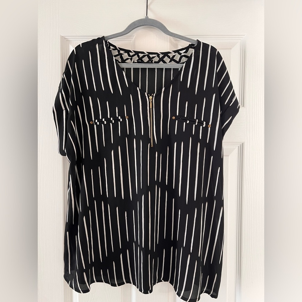 Apt. 9 Black and White Geometric Women's Blouse